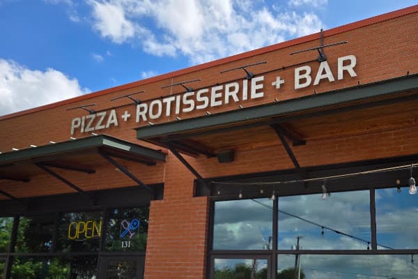 Pie Tap Pizza + Rotisserie + Bar — gluten-free restaurant in Dallas, Texas