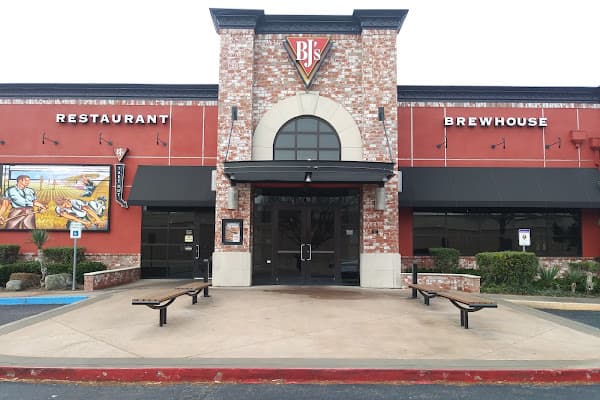 BJ's Restaurant & Brewhouse — gluten-free restaurant in Plano, Texas